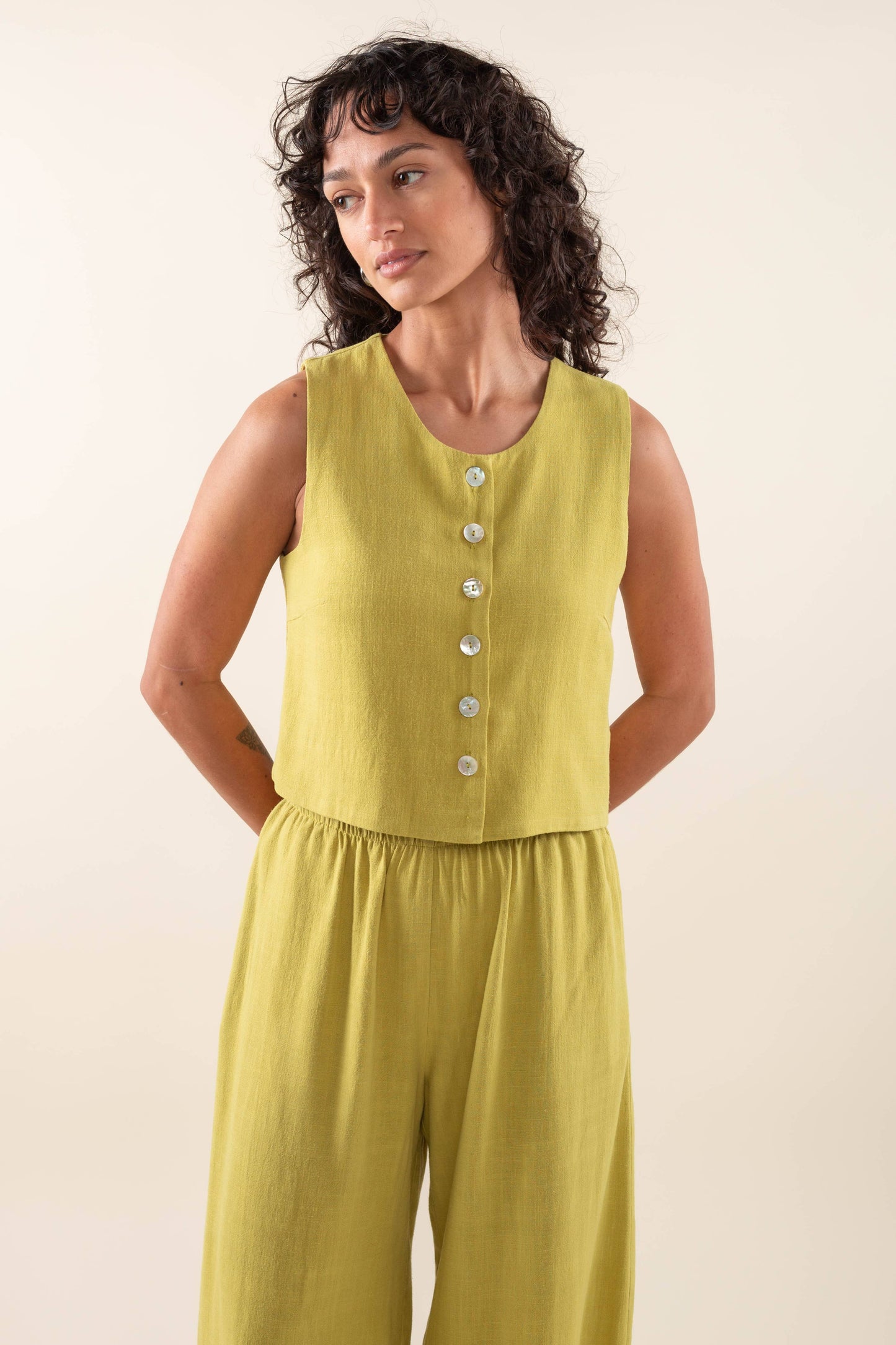 Hi-Neck Linen Vest