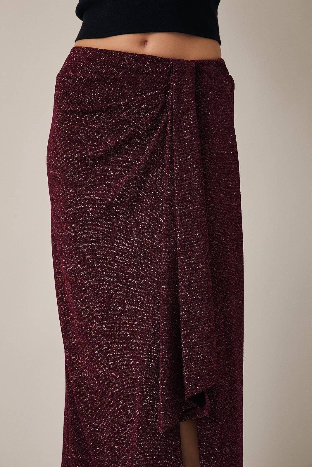 DRAPE DETAIL SIDE SLIT SKIRT