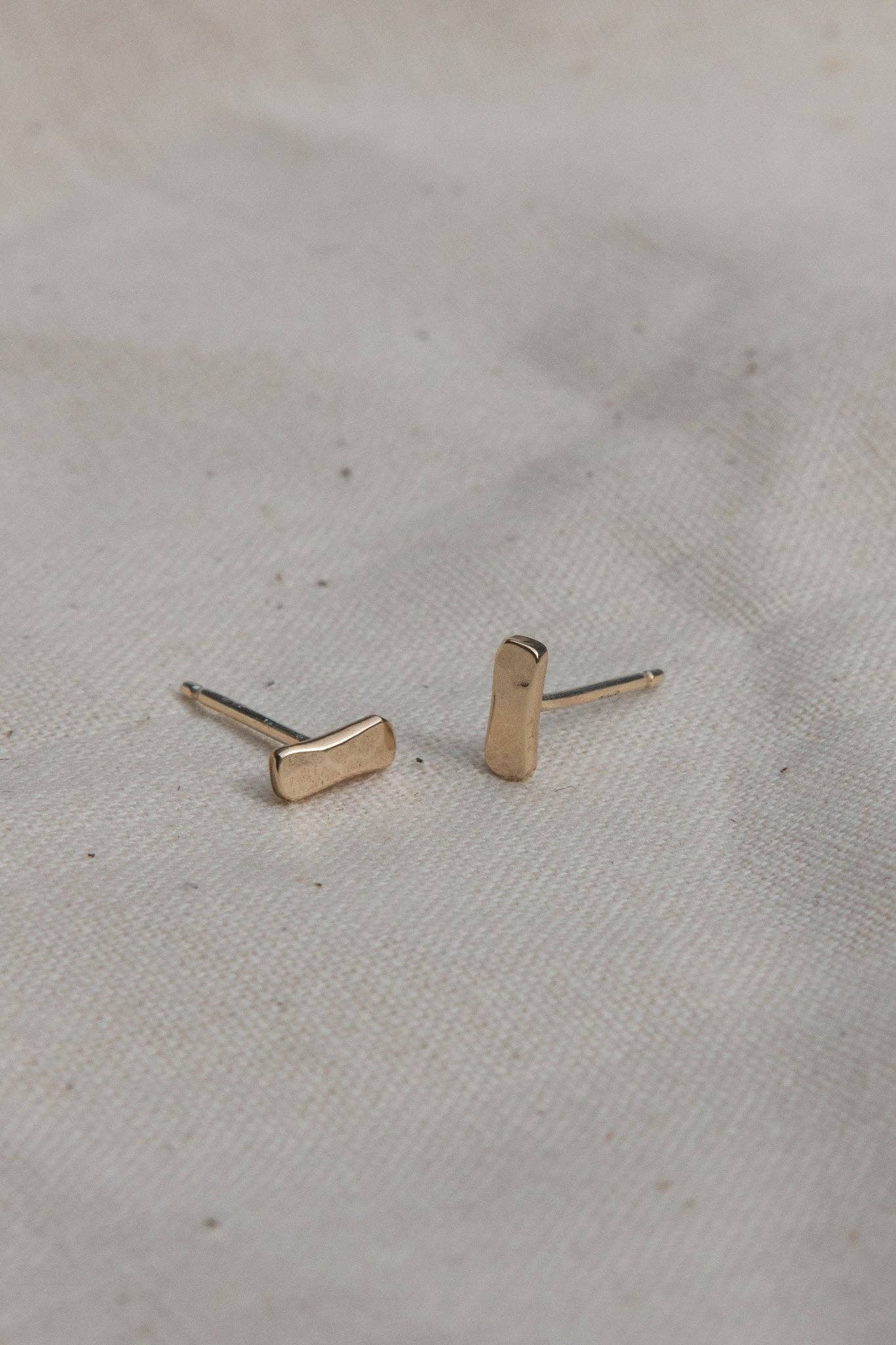 Nyondo Studs