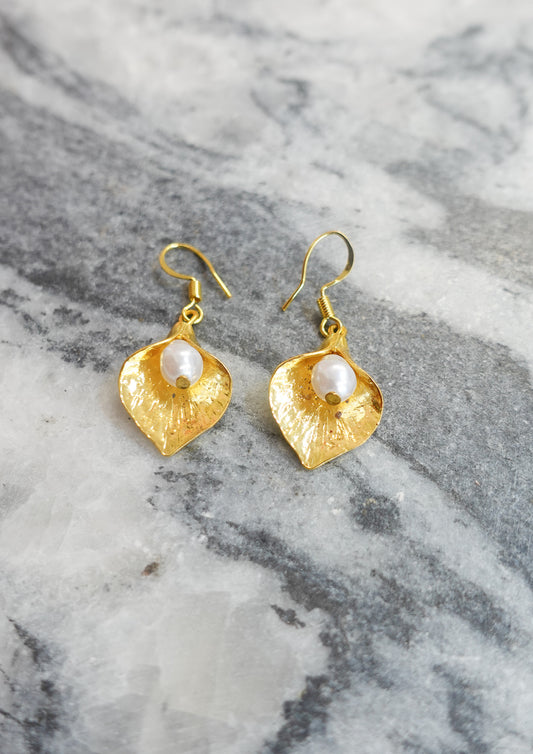 Gold Lily Petal Earrings with Pearl Drop – Vintage-Inspired Romance